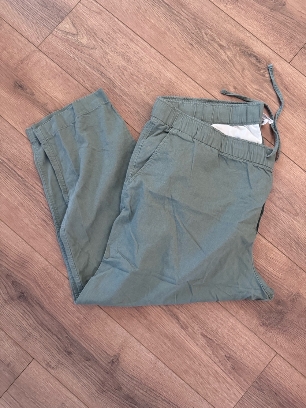 Light green drapey elastic pants with tie